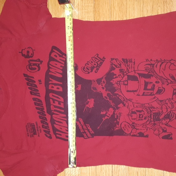 Cardboard Robot haunted by war red shirt sz small - Picture 6 of 7